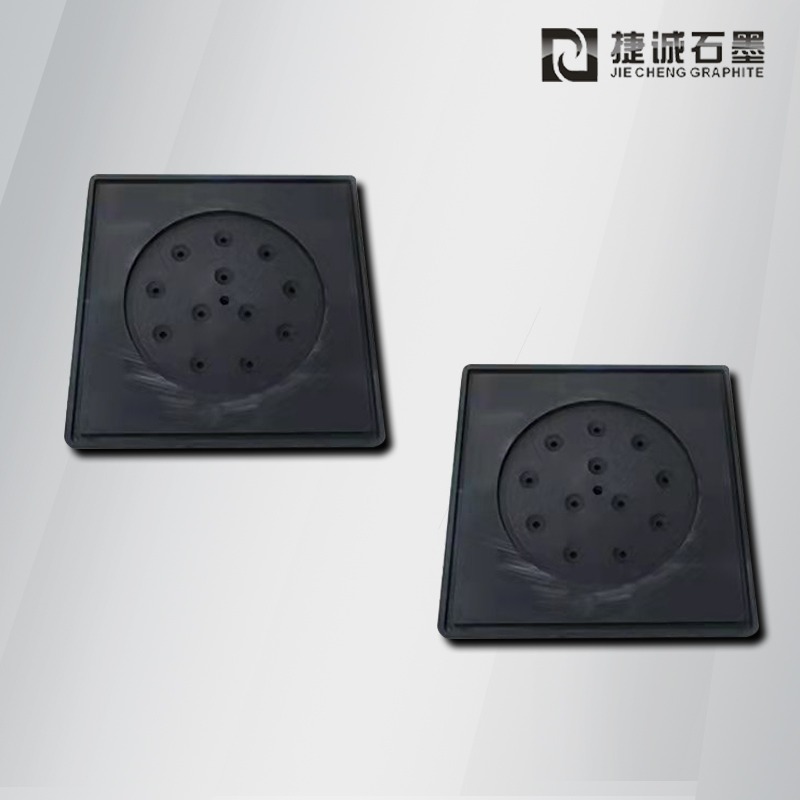 在高純石墨治具澆鑄過(guò)程中需要注意什么